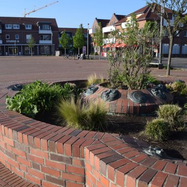 Marktplatz Weyhe Maskenbrunnen